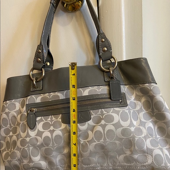 Coach Large Tote Like New - Picture 4 of 7